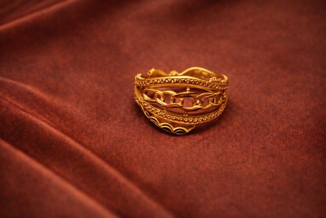 Interlocking Chain Gold Ring